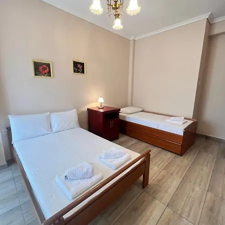 Sea Breeze Apartment Palaiontsiflikion Exterior photo
