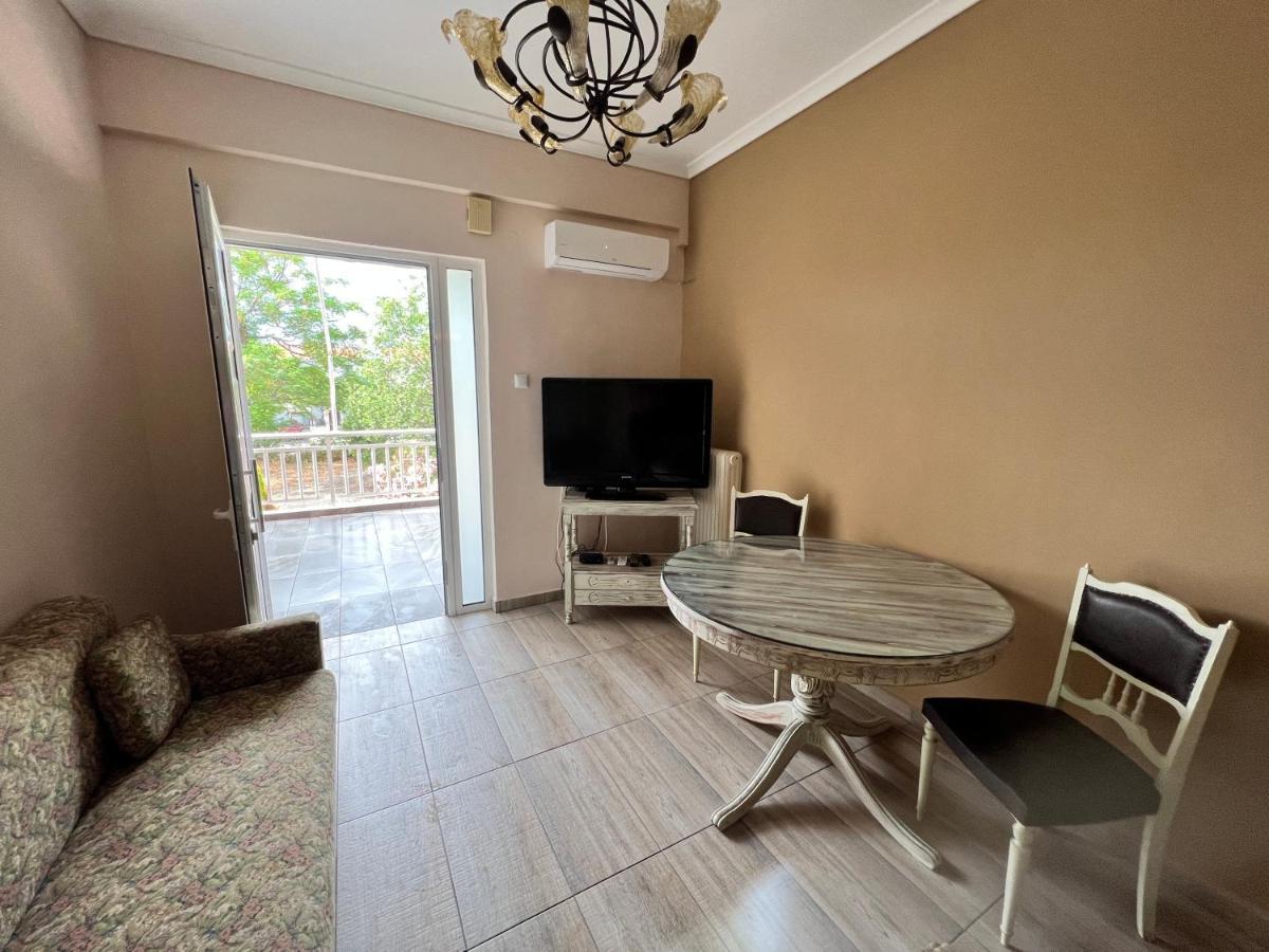 Sea Breeze Apartment *